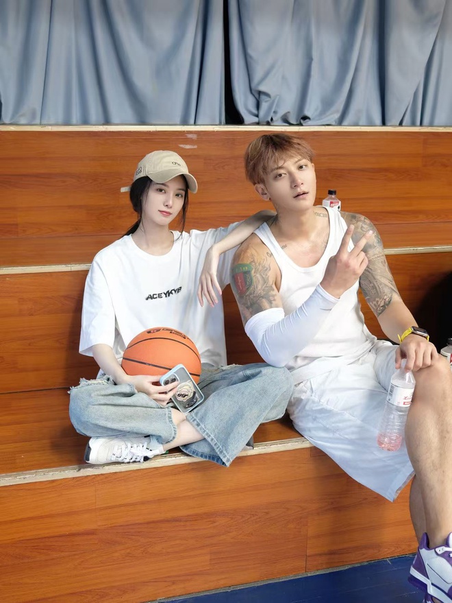 Nàng thơ gen Z thử 12 chiếc váy cưới trước thềm hôn lễ với "anh sếp showbiz"- Ảnh 5.