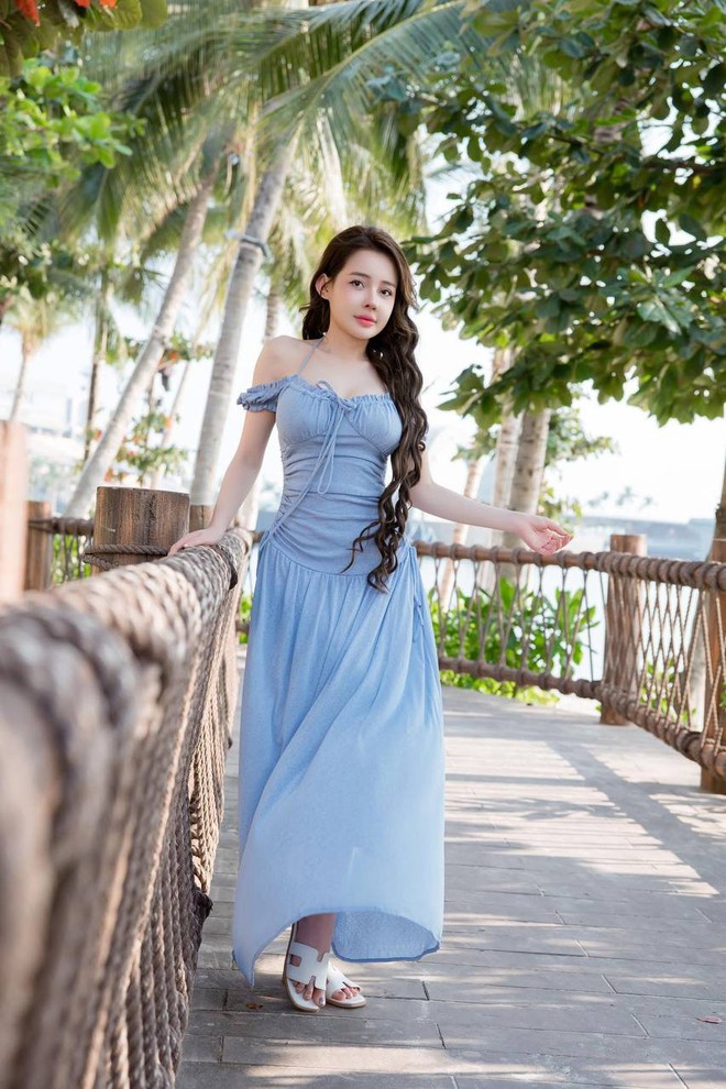 Ngân 98 luôn cố tình hở bạo, phản cảm quá đà - Ảnh 15.