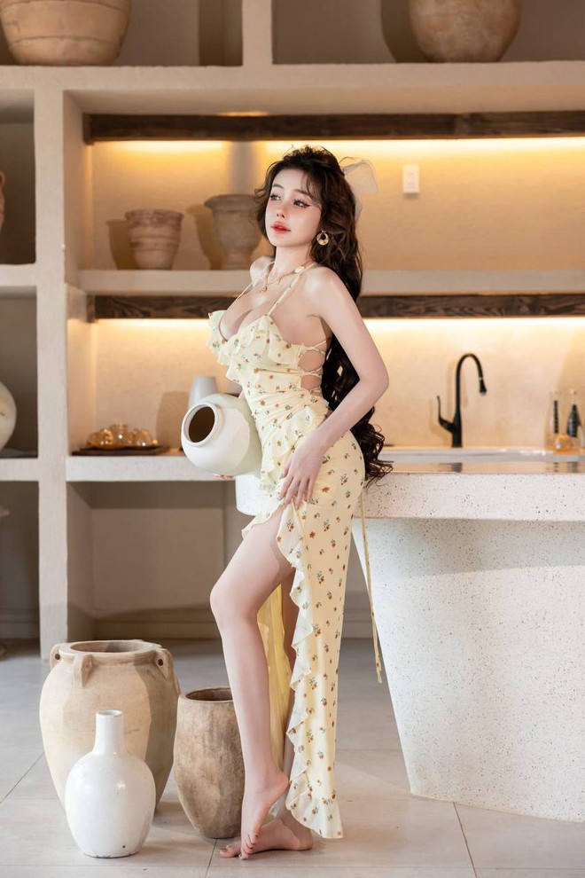 Ngân 98 luôn cố tình hở bạo, phản cảm quá đà - Ảnh 7.