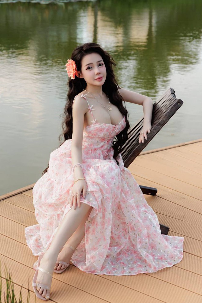 Ngân 98 luôn cố tình hở bạo, phản cảm quá đà - Ảnh 11.