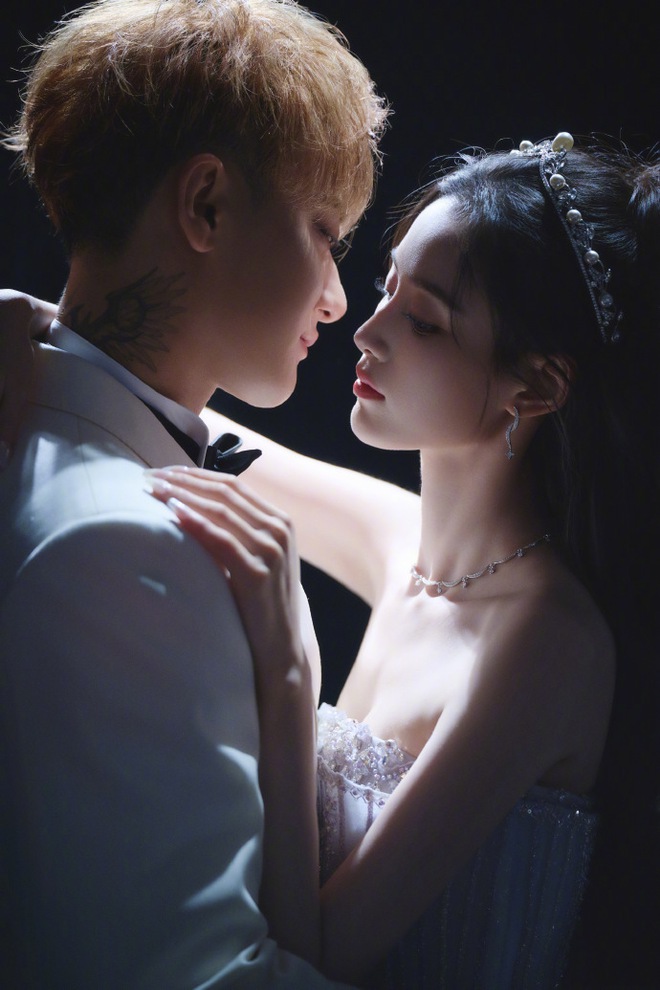 Lộ ảnh cưới của "sếp" và nàng thơ gen Z: Gượng gạo chưa từng thấy!- Ảnh 6.