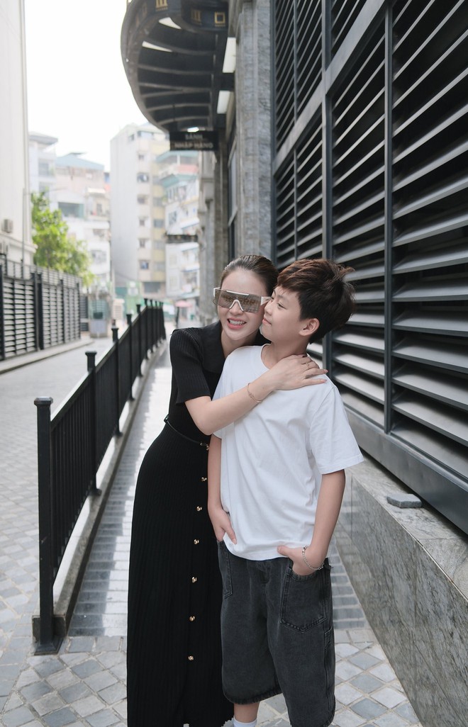 Lương Thu Trang làm mẹ đơn thân, con trai 11 tuổi sắp cao bằng mẹ, ra dáng soái ca nhí- Ảnh 2. Lương Thu Trang làm mẹ đơn thân, con trai 11 tuổi sắp cao bằng mẹ, ra dáng soái ca nhí- Ảnh 2.