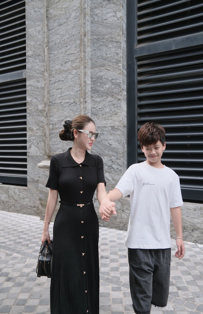 Lương Thu Trang làm mẹ đơn thân, con trai 11 tuổi sắp cao bằng mẹ, ra dáng soái ca nhí- Ảnh 5. Lương Thu Trang làm mẹ đơn thân, con trai 11 tuổi sắp cao bằng mẹ, ra dáng soái ca nhí- Ảnh 5.