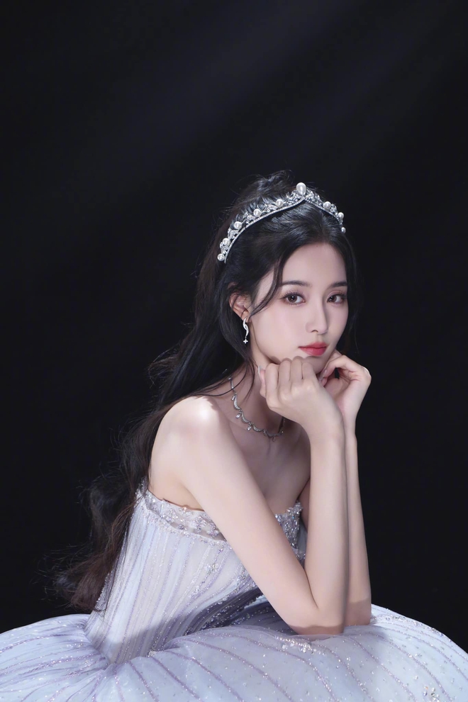 Lộ ảnh cưới của "sếp" và nàng thơ gen Z: Gượng gạo chưa từng thấy!- Ảnh 18.