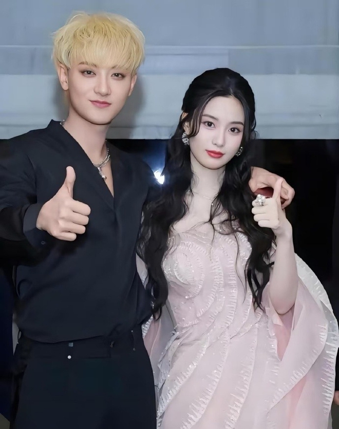 Lộ ảnh cưới của "sếp" và nàng thơ gen Z: Gượng gạo chưa từng thấy!- Ảnh 26.