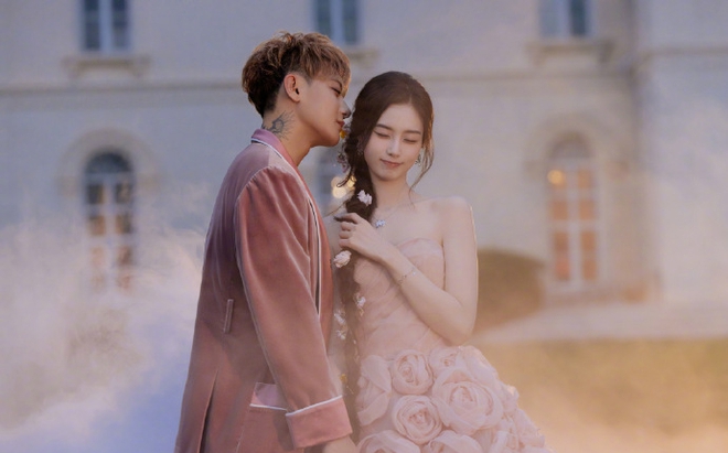 Lộ ảnh cưới của "sếp" và nàng thơ gen Z: Gượng gạo chưa từng thấy!- Ảnh 24.