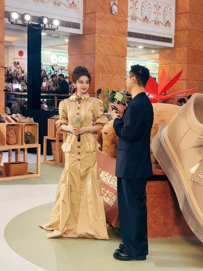 Angela Baby bị lan truyền ảnh nhạy cảm khi đang livestream- Ảnh 6. Angela Baby bị lan truyền ảnh nhạy cảm khi đang livestream- Ảnh 6.