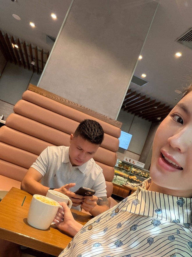 Vợ chồng Quang Hải - Chu Thanh Huyền dạo này- Ảnh 4.