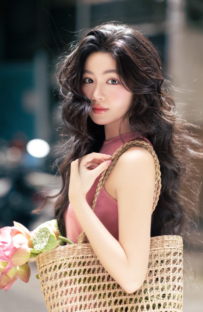 Câm nín trước visual Lọ Lem- Ảnh 1.