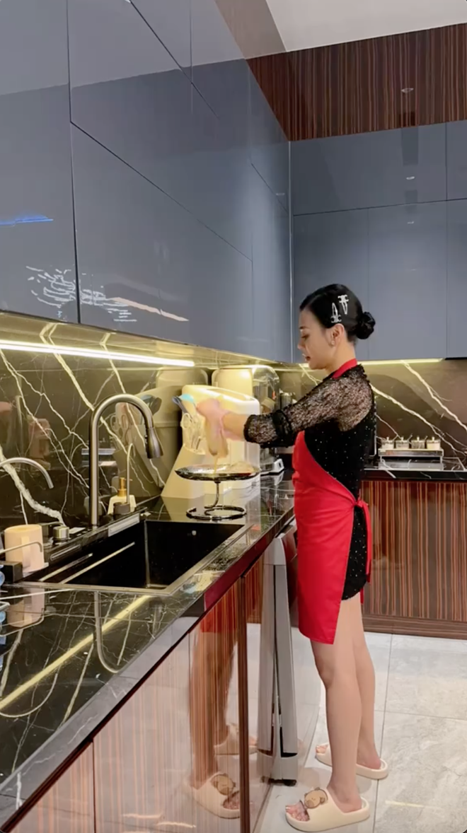 Phương Oanh trích xuất camera, trong nhà có 2 người- Ảnh 6.