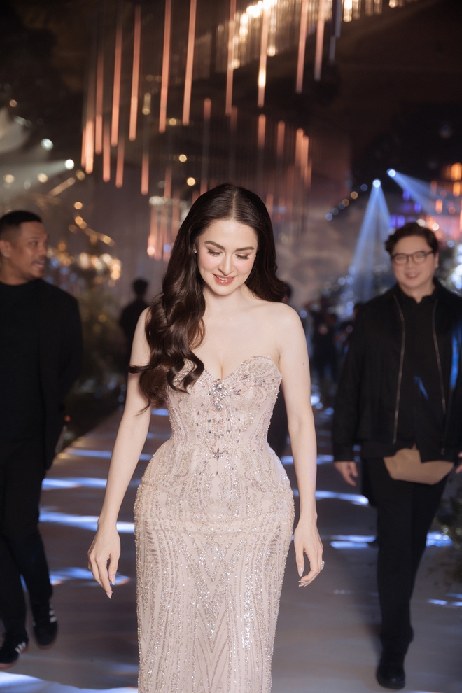 Hồ Ngọc Hà, Thiều Bảo Trâm và dàn sao Việt bị 1 mỹ nhân 41 tuổi "đánh bại"- Ảnh 17. Hồ Ngọc Hà, Thiều Bảo Trâm và dàn sao Việt bị 1 mỹ nhân 41 tuổi "đánh bại"- Ảnh 17.