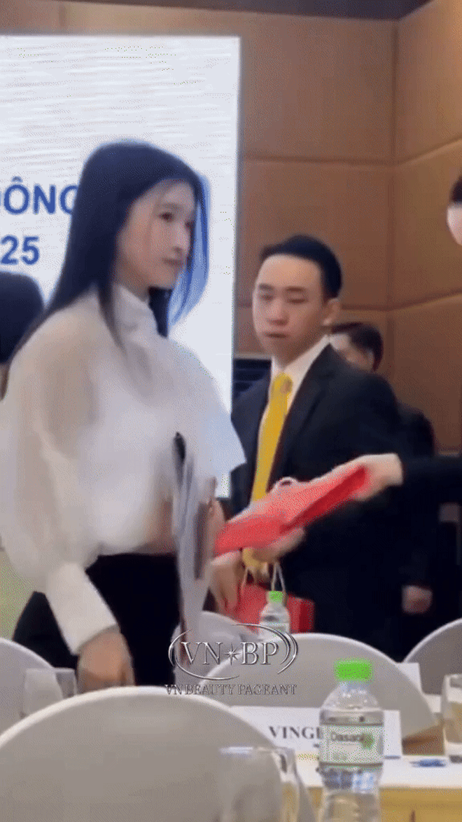 3 nàng hậu lấy thiếu gia hot nhất nhà Sen Vàng: Bí ẩn nhất là người "biến mất" ngay sau đám hỏi!- Ảnh 14.