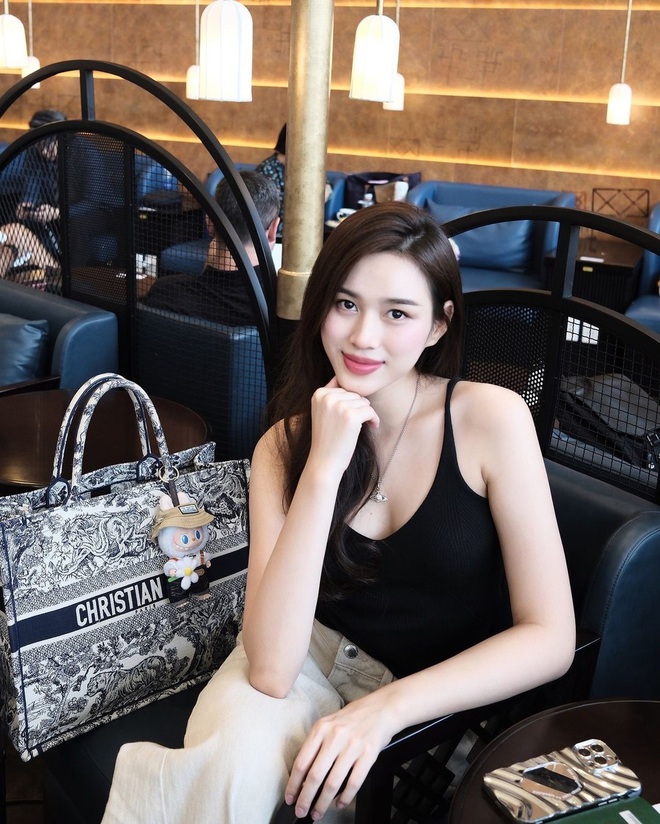 3 nàng hậu lấy thiếu gia hot nhất nhà Sen Vàng: Bí ẩn nhất là người "biến mất" ngay sau đám hỏi!- Ảnh 5.