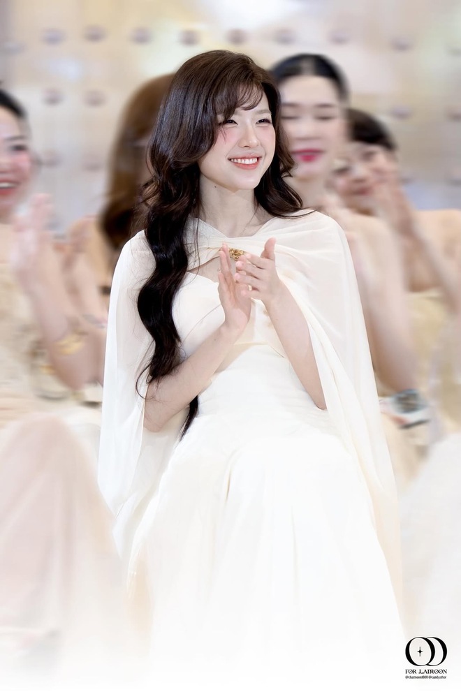 Tân binh Vbiz đi event đẹp phát sáng, visual sánh ngang Suzy và Jisoo- Ảnh 4. Tân binh Vbiz đi event đẹp phát sáng, visual sánh ngang Suzy và Jisoo- Ảnh 4.
