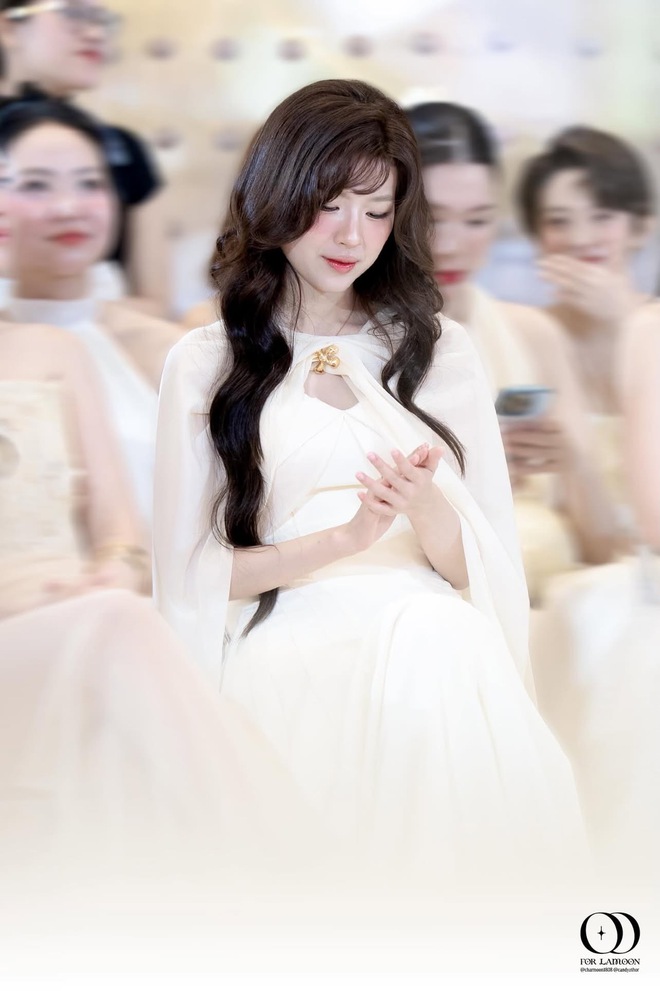 Tân binh Vbiz đi event đẹp phát sáng, visual sánh ngang Suzy và Jisoo- Ảnh 1. Tân binh Vbiz đi event đẹp phát sáng, visual sánh ngang Suzy và Jisoo- Ảnh 1.