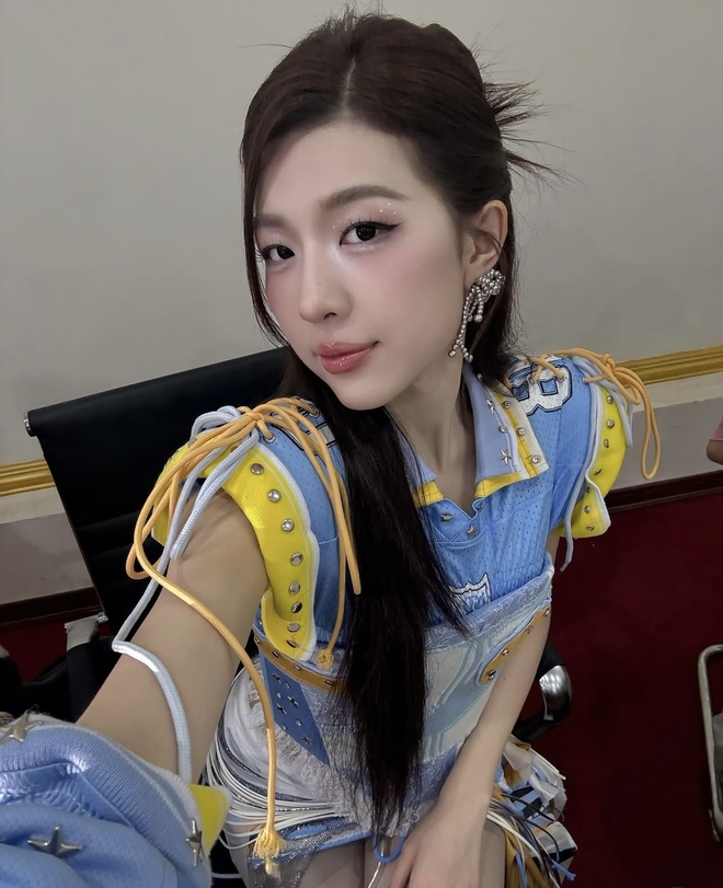 Tân binh Vbiz đi event đẹp phát sáng, visual sánh ngang Suzy và Jisoo- Ảnh 15. Tân binh Vbiz đi event đẹp phát sáng, visual sánh ngang Suzy và Jisoo- Ảnh 15.