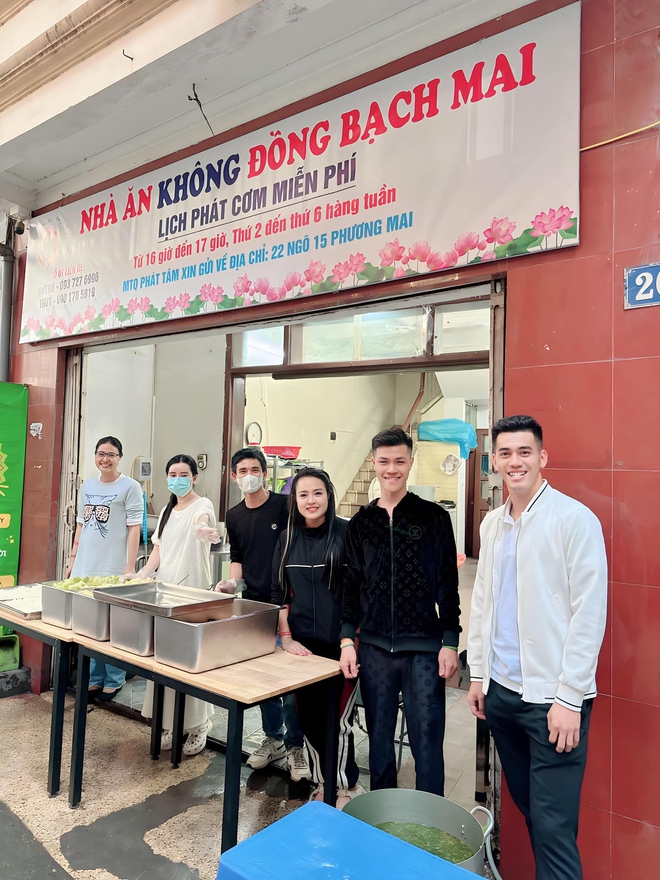 Dàn cầu thủ Việt chăm làm từ thiện nhất: Quang Hải, Tiến Linh, Văn Toàn được gọi tên- Ảnh 4.