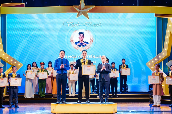 Dàn cầu thủ Việt chăm làm từ thiện nhất: Quang Hải, Tiến Linh, Văn Toàn được gọi tên- Ảnh 2.