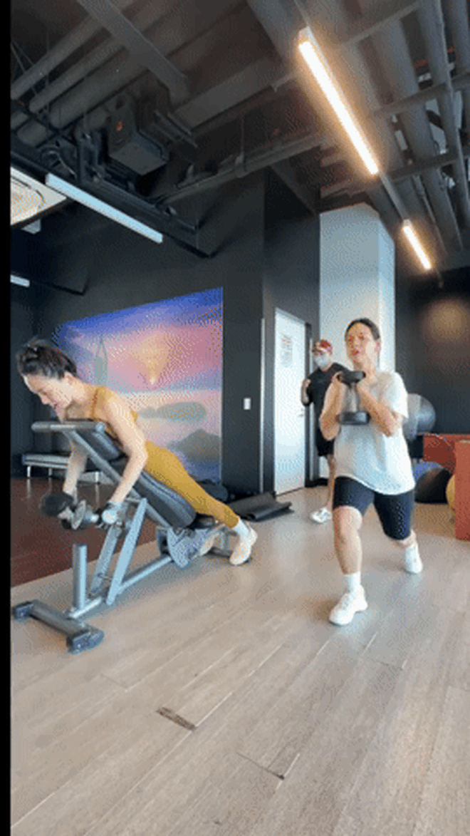 Tóc Tiên nâng tạ cật lực trong phòng gym, khoe eo thon dáng đẹp giữa tin đồn hôn nhân- Ảnh 2.