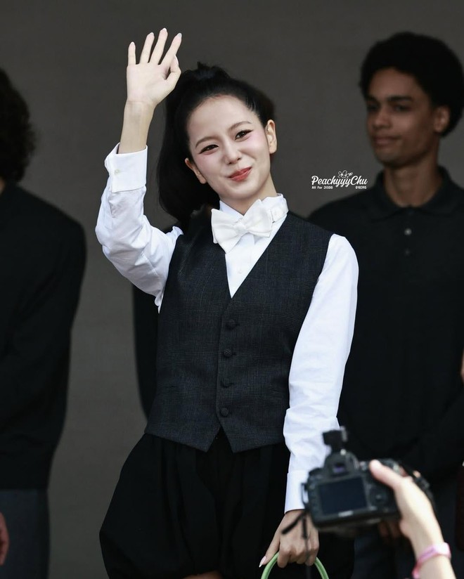 Cú lừa xuyên lục địa biến Jisoo thành trò đùa ở Dior- Ảnh 10.