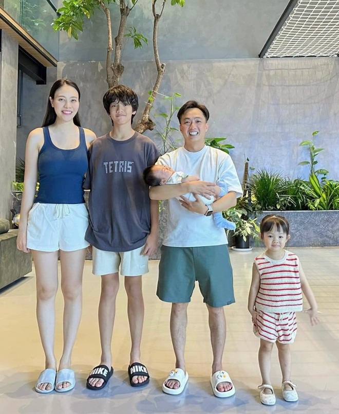 3 mẹ kế "kỳ lạ" nhất showbiz Việt: Có người không cho con riêng gọi mình là mẹ- Ảnh 6.