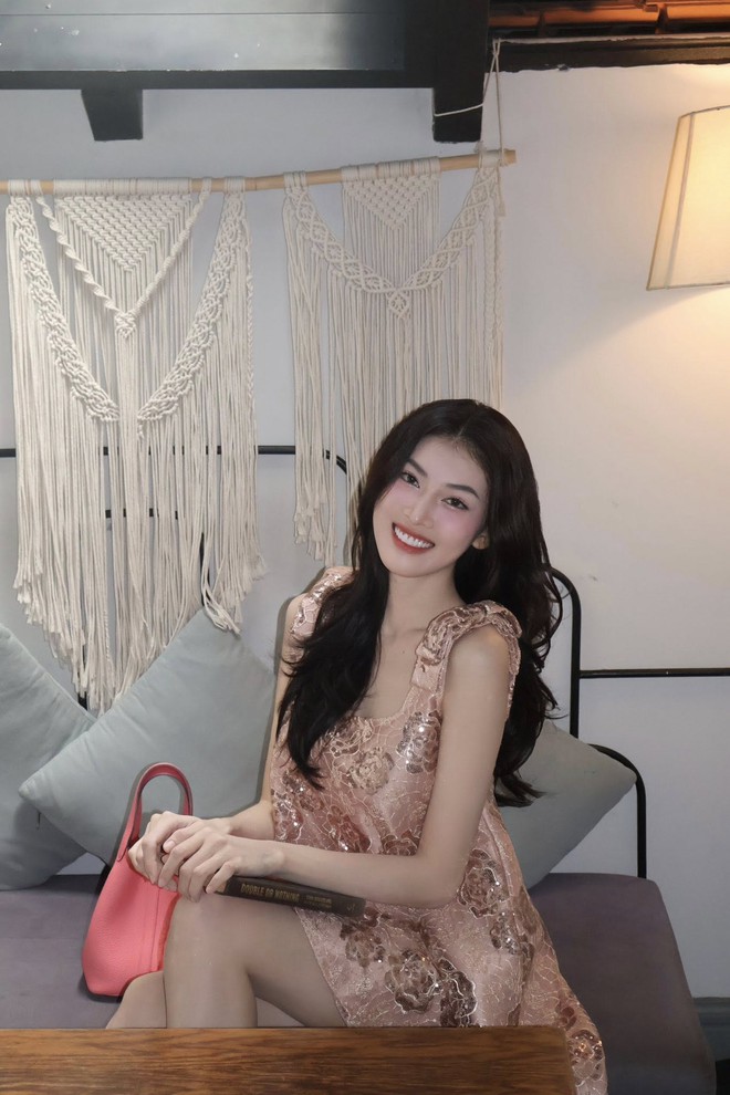 Thêm 1 Á hậu Sen Vàng được gả làm dâu nhà hào môn?- Ảnh 6. Thêm 1 Á hậu Sen Vàng được gả làm dâu nhà hào môn?- Ảnh 6.