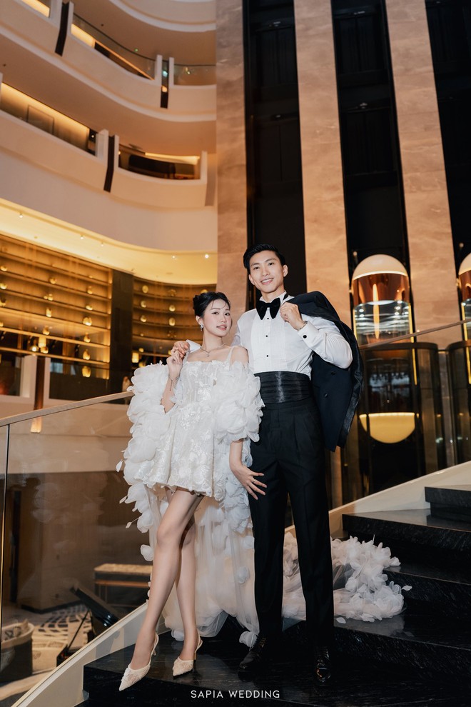 Ngắm bóng lưng đậm chất "điện ảnh" của tiểu thư Doãn Hải My, netizen tấm tắc: Văn Hậu đúng sang vì vợ!- Ảnh 3. Ngắm bóng lưng đậm chất "điện ảnh" của tiểu thư Doãn Hải My, netizen tấm tắc: Văn Hậu đúng sang vì vợ!- Ảnh 3.