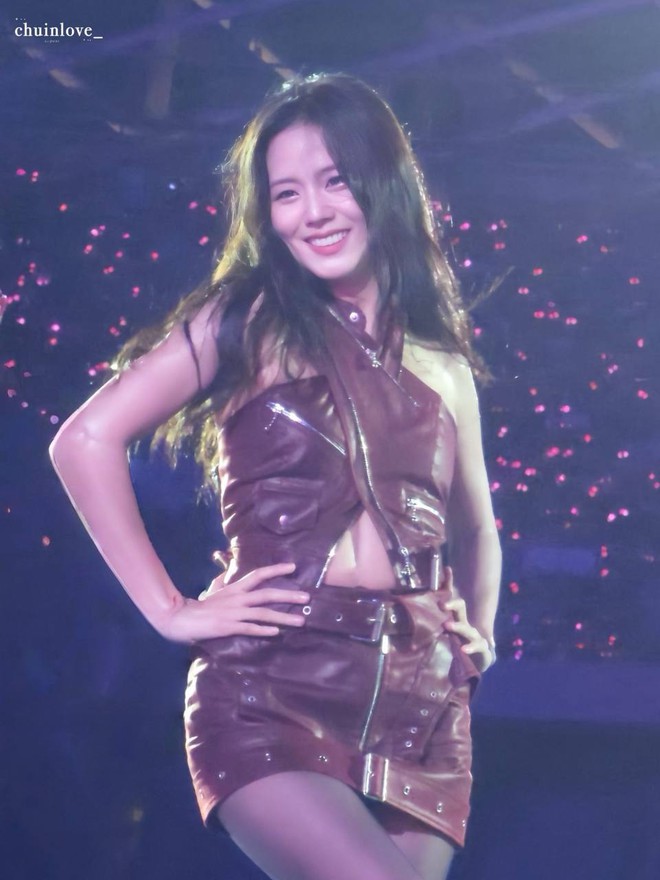 Jisoo lộ bụng mỡ nhưng visual vẫn quá đỉnh!- Ảnh 3. Jisoo lộ bụng mỡ nhưng visual vẫn quá đỉnh!- Ảnh 3.