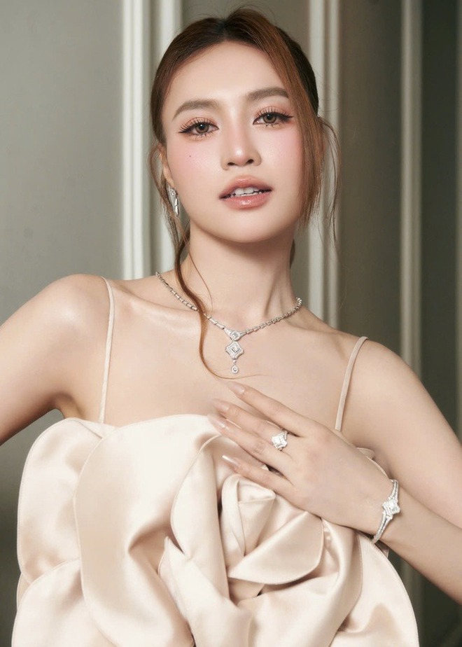 Ninh Dương Lan Ngọc giàu sụ- Ảnh 1.