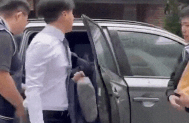 thiet-ke-chua-co-ten-70-1761031195073827355231.gif