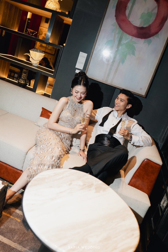 Ngắm trọn bộ ảnh cưới "trăm năm xem lại vẫn còn thấy sang" của Đoàn Văn Hậu - Doãn Hải My- Ảnh 1. Ngắm trọn bộ ảnh cưới "trăm năm xem lại vẫn còn thấy sang" của Đoàn Văn Hậu - Doãn Hải My- Ảnh 1.
