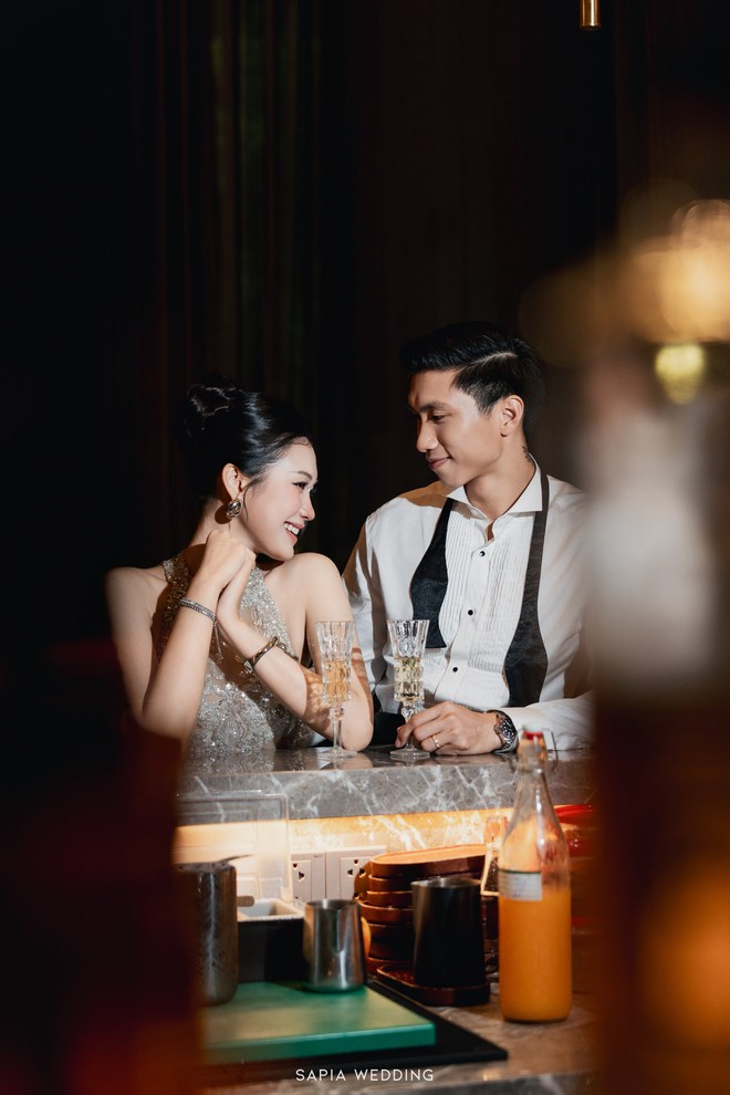Ngắm trọn bộ ảnh cưới "trăm năm xem lại vẫn còn thấy sang" của Đoàn Văn Hậu - Doãn Hải My- Ảnh 2. Ngắm trọn bộ ảnh cưới "trăm năm xem lại vẫn còn thấy sang" của Đoàn Văn Hậu - Doãn Hải My- Ảnh 2.