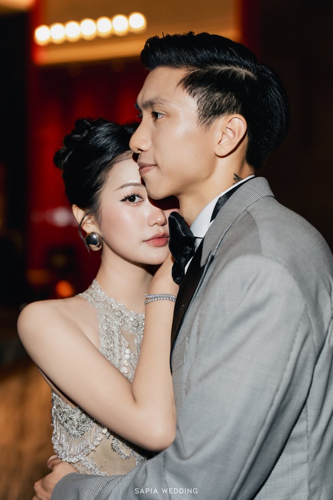 Ngắm trọn bộ ảnh cưới "trăm năm xem lại vẫn còn thấy sang" của Đoàn Văn Hậu - Doãn Hải My- Ảnh 3. Ngắm trọn bộ ảnh cưới "trăm năm xem lại vẫn còn thấy sang" của Đoàn Văn Hậu - Doãn Hải My- Ảnh 3.