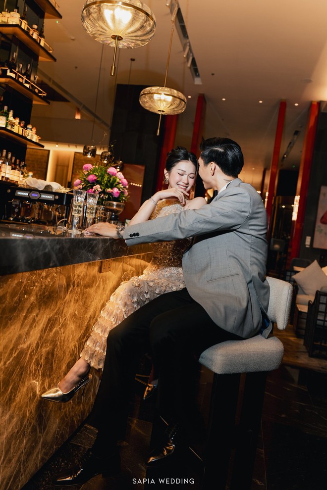 Ngắm trọn bộ ảnh cưới "trăm năm xem lại vẫn còn thấy sang" của Đoàn Văn Hậu - Doãn Hải My- Ảnh 12. Ngắm trọn bộ ảnh cưới "trăm năm xem lại vẫn còn thấy sang" của Đoàn Văn Hậu - Doãn Hải My- Ảnh 12.