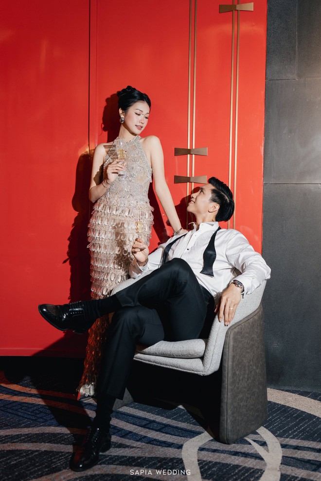 Ngắm trọn bộ ảnh cưới "trăm năm xem lại vẫn còn thấy sang" của Đoàn Văn Hậu - Doãn Hải My- Ảnh 5. Ngắm trọn bộ ảnh cưới "trăm năm xem lại vẫn còn thấy sang" của Đoàn Văn Hậu - Doãn Hải My- Ảnh 5.