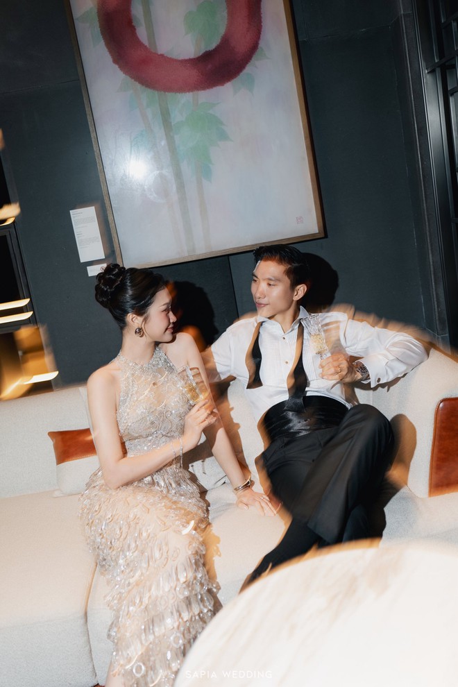 Ngắm trọn bộ ảnh cưới "trăm năm xem lại vẫn còn thấy sang" của Đoàn Văn Hậu - Doãn Hải My- Ảnh 6. Ngắm trọn bộ ảnh cưới "trăm năm xem lại vẫn còn thấy sang" của Đoàn Văn Hậu - Doãn Hải My- Ảnh 6.