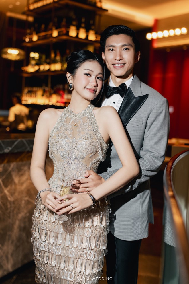 Ngắm trọn bộ ảnh cưới "trăm năm xem lại vẫn còn thấy sang" của Đoàn Văn Hậu - Doãn Hải My- Ảnh 10. Ngắm trọn bộ ảnh cưới "trăm năm xem lại vẫn còn thấy sang" của Đoàn Văn Hậu - Doãn Hải My- Ảnh 10.
