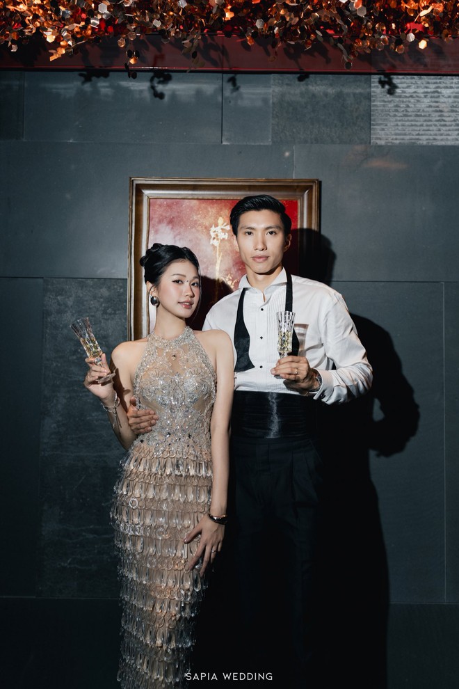 Ngắm trọn bộ ảnh cưới "trăm năm xem lại vẫn còn thấy sang" của Đoàn Văn Hậu - Doãn Hải My- Ảnh 15. Ngắm trọn bộ ảnh cưới "trăm năm xem lại vẫn còn thấy sang" của Đoàn Văn Hậu - Doãn Hải My- Ảnh 15.