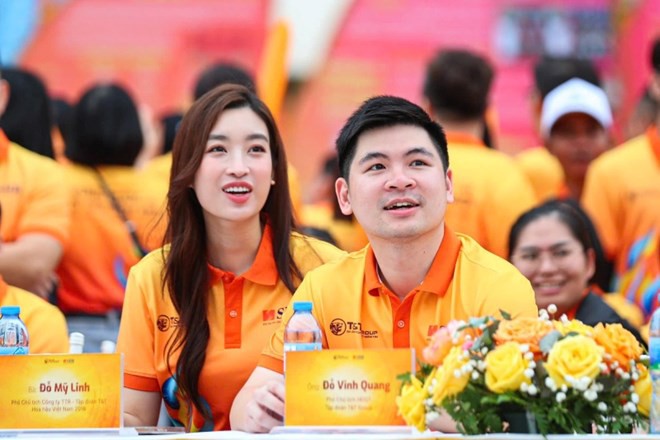 Chủ tịch hãng bay Việt kết hôn với cô gái phố Hàng Đào, tỷ phú và phó giám đốc ngân hàng đến dự- Ảnh 10.