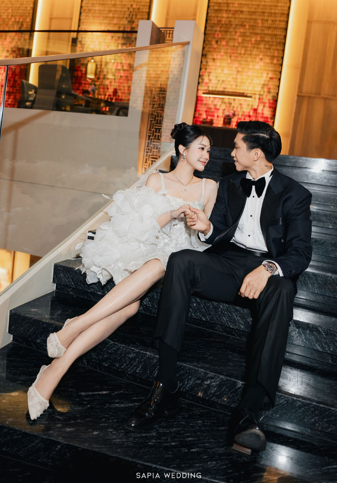 Ngắm trọn bộ ảnh cưới "trăm năm xem lại vẫn còn thấy sang" của Đoàn Văn Hậu - Doãn Hải My- Ảnh 31. Ngắm trọn bộ ảnh cưới "trăm năm xem lại vẫn còn thấy sang" của Đoàn Văn Hậu - Doãn Hải My- Ảnh 31.
