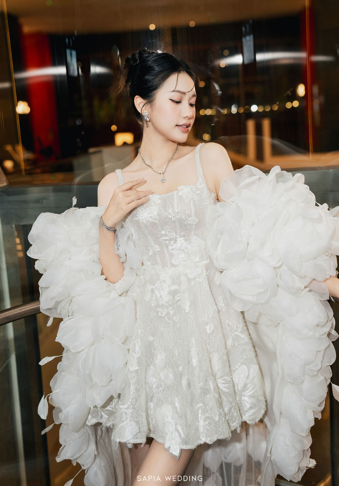 Ngắm trọn bộ ảnh cưới "trăm năm xem lại vẫn còn thấy sang" của Đoàn Văn Hậu - Doãn Hải My- Ảnh 32. Ngắm trọn bộ ảnh cưới "trăm năm xem lại vẫn còn thấy sang" của Đoàn Văn Hậu - Doãn Hải My- Ảnh 32.