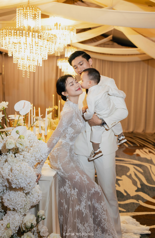 Ngắm trọn bộ ảnh cưới "trăm năm xem lại vẫn còn thấy sang" của Đoàn Văn Hậu - Doãn Hải My- Ảnh 37. Ngắm trọn bộ ảnh cưới "trăm năm xem lại vẫn còn thấy sang" của Đoàn Văn Hậu - Doãn Hải My- Ảnh 37.
