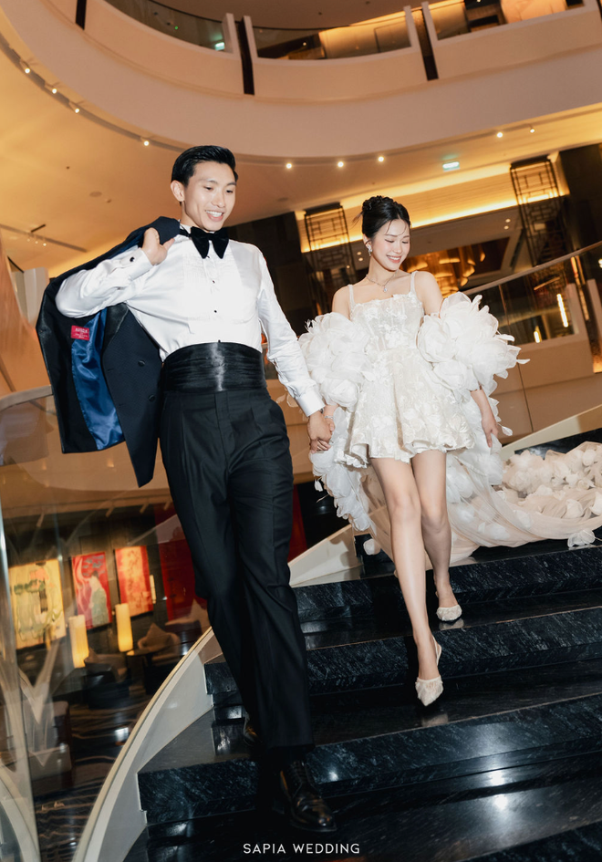 Ngắm trọn bộ ảnh cưới "trăm năm xem lại vẫn còn thấy sang" của Đoàn Văn Hậu - Doãn Hải My- Ảnh 30. Ngắm trọn bộ ảnh cưới "trăm năm xem lại vẫn còn thấy sang" của Đoàn Văn Hậu - Doãn Hải My- Ảnh 30.