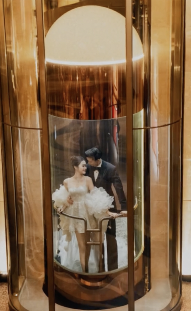 Ngắm trọn bộ ảnh cưới "trăm năm xem lại vẫn còn thấy sang" của Đoàn Văn Hậu - Doãn Hải My- Ảnh 20. Ngắm trọn bộ ảnh cưới "trăm năm xem lại vẫn còn thấy sang" của Đoàn Văn Hậu - Doãn Hải My- Ảnh 20.