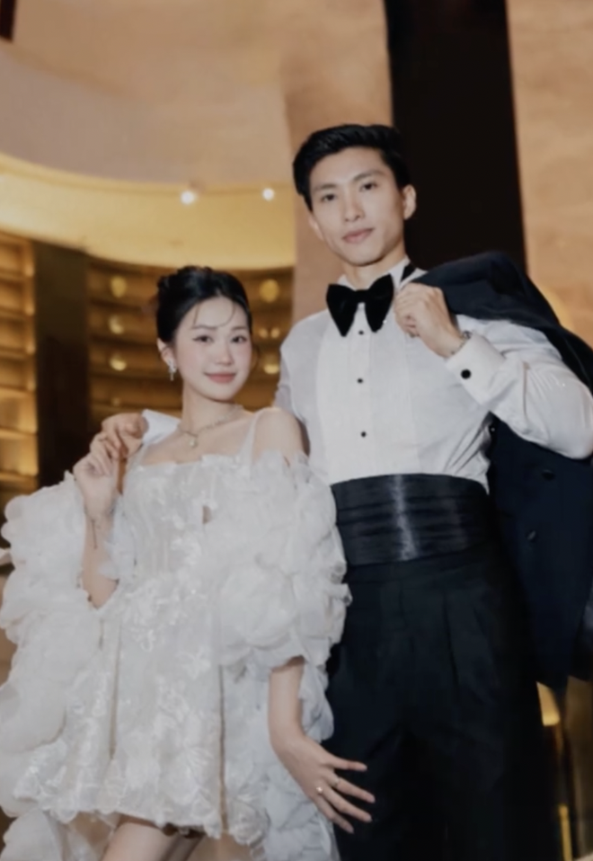 Ngắm trọn bộ ảnh cưới "trăm năm xem lại vẫn còn thấy sang" của Đoàn Văn Hậu - Doãn Hải My- Ảnh 23. Ngắm trọn bộ ảnh cưới "trăm năm xem lại vẫn còn thấy sang" của Đoàn Văn Hậu - Doãn Hải My- Ảnh 23.