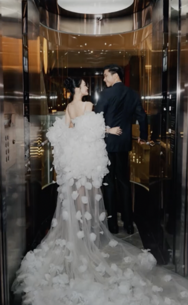 Ngắm trọn bộ ảnh cưới "trăm năm xem lại vẫn còn thấy sang" của Đoàn Văn Hậu - Doãn Hải My- Ảnh 27. Ngắm trọn bộ ảnh cưới "trăm năm xem lại vẫn còn thấy sang" của Đoàn Văn Hậu - Doãn Hải My- Ảnh 27.