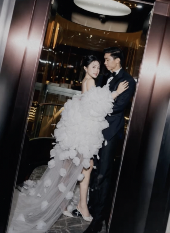 Ngắm trọn bộ ảnh cưới "trăm năm xem lại vẫn còn thấy sang" của Đoàn Văn Hậu - Doãn Hải My- Ảnh 29. Ngắm trọn bộ ảnh cưới "trăm năm xem lại vẫn còn thấy sang" của Đoàn Văn Hậu - Doãn Hải My- Ảnh 29.