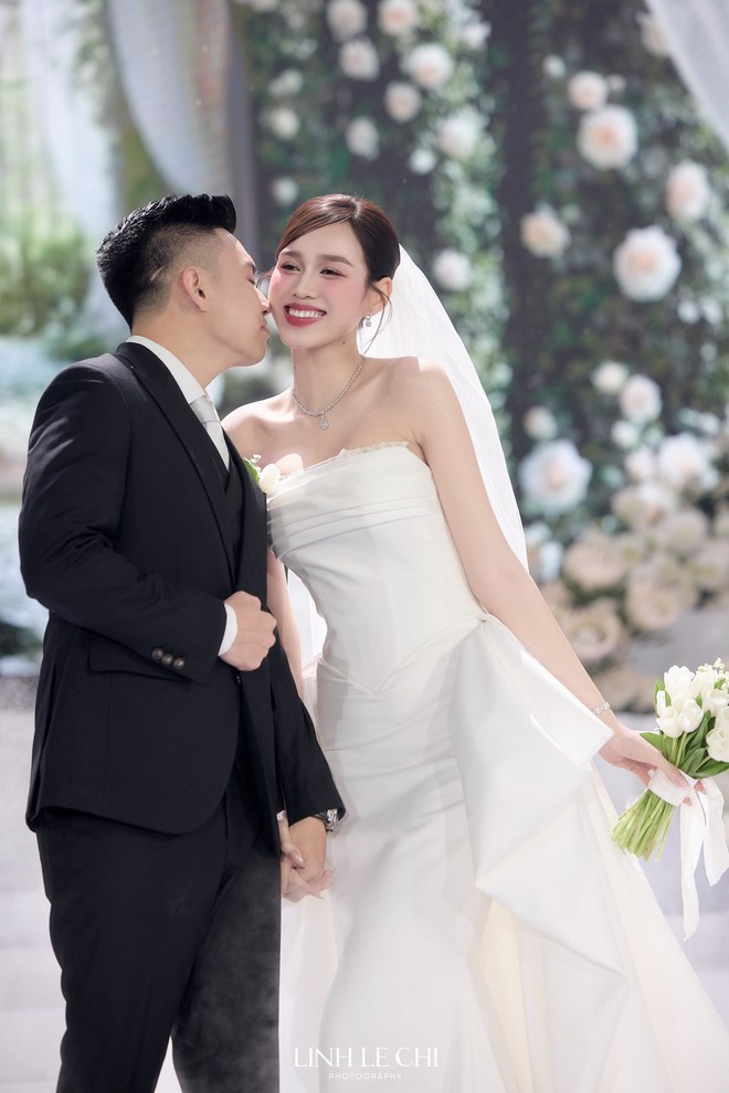 Phát hiện chi tiết "gây lú" trong mâm cỗ cưới Đỗ Hà- Ảnh 4.