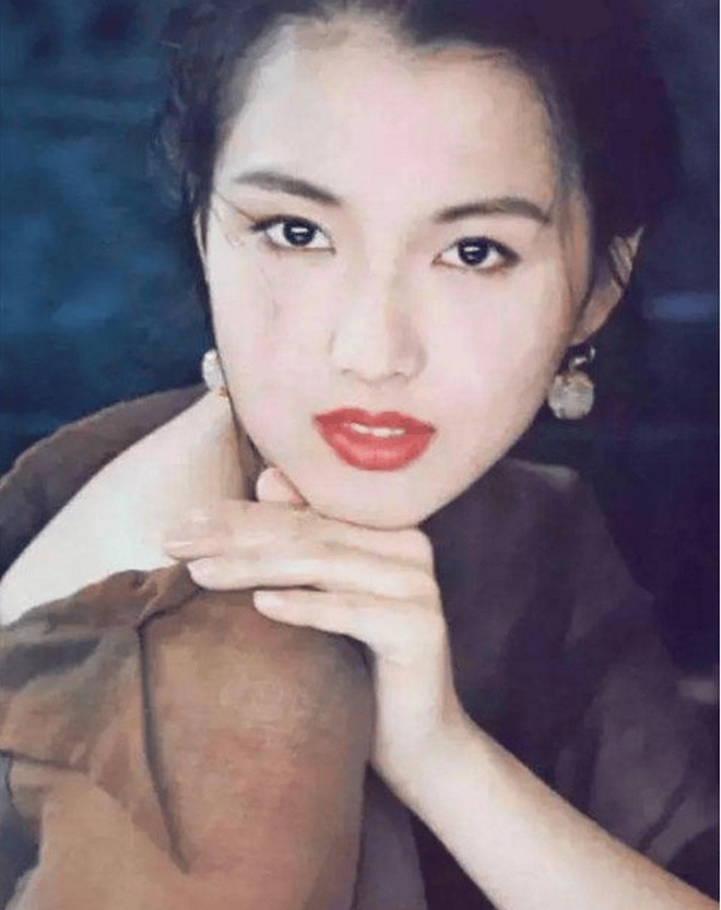 5 mỹ nhân showbiz này "ăn giấy sống qua ngày" sao?- Ảnh 3. 5 mỹ nhân showbiz này "ăn giấy sống qua ngày" sao?- Ảnh 3.