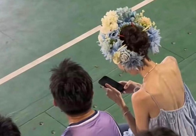 5 mỹ nhân showbiz này "ăn giấy sống qua ngày" sao?- Ảnh 11. 5 mỹ nhân showbiz này "ăn giấy sống qua ngày" sao?- Ảnh 11.